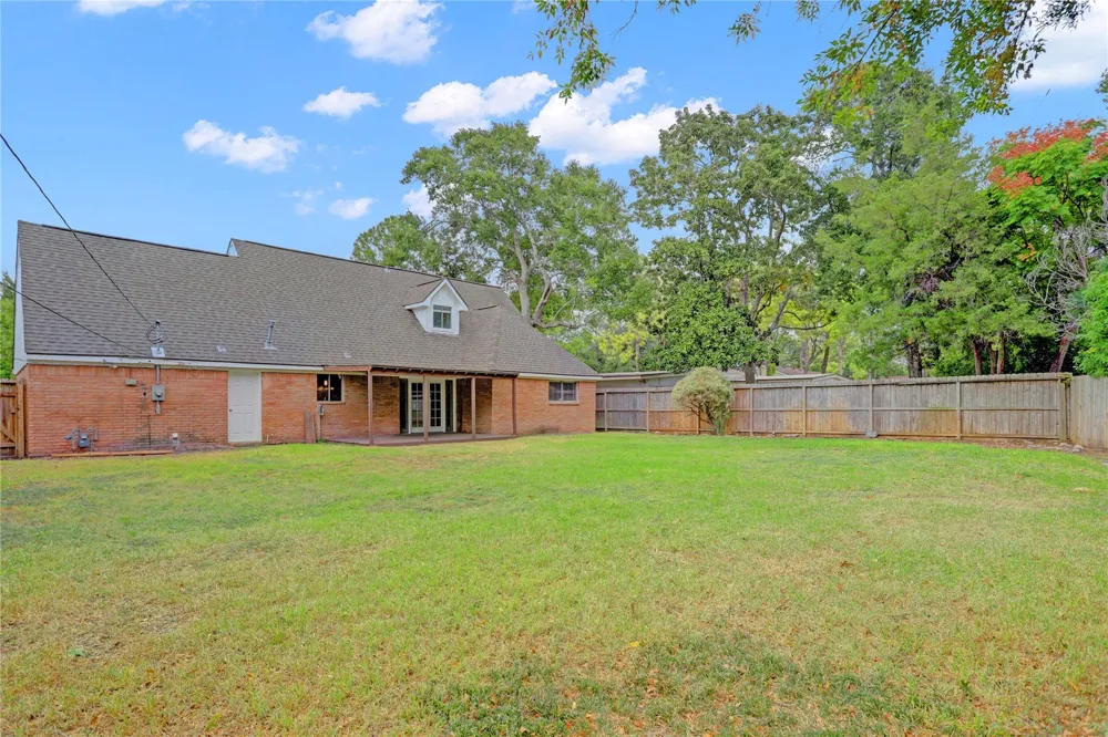 9631 Fairdale Lane Houston, TX 77063