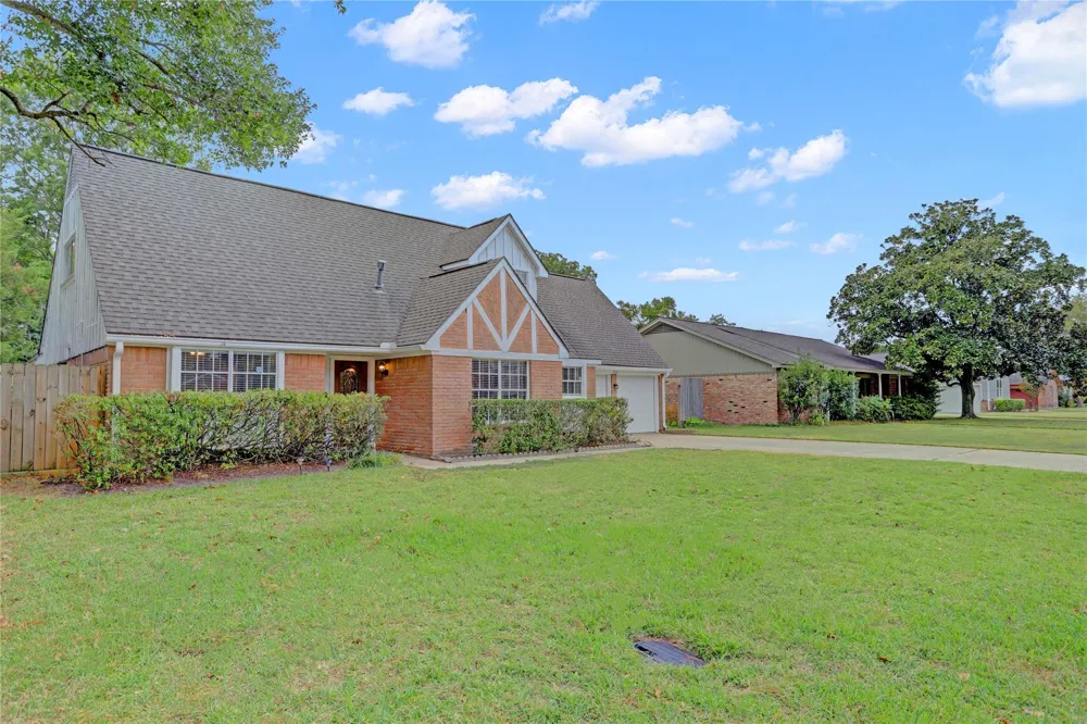 9631 Fairdale Lane Houston, TX 77063
