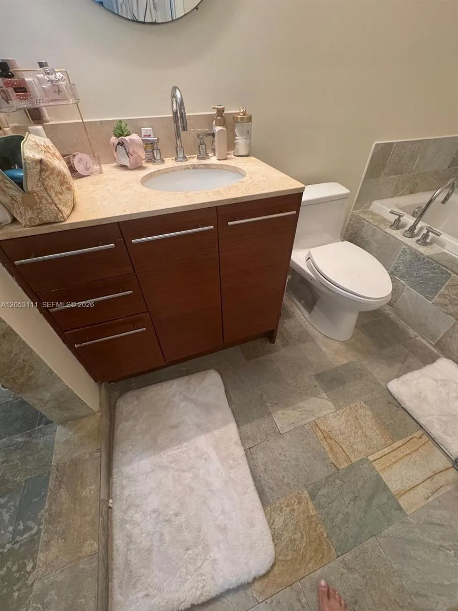 2681 Flamingo Rd #2302S Sunrise, FL 33323