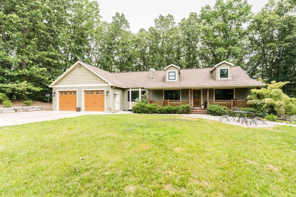 8319 Pine Island Drive NE Comstock Park, MI 49321