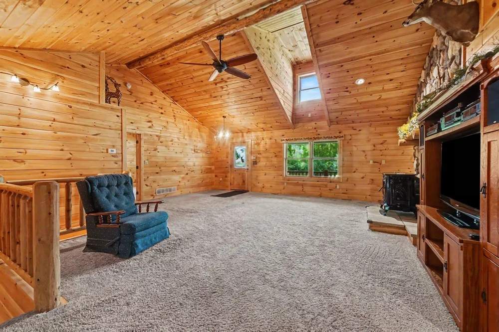 8319 Pine Island Drive NE Comstock Park, MI 49321