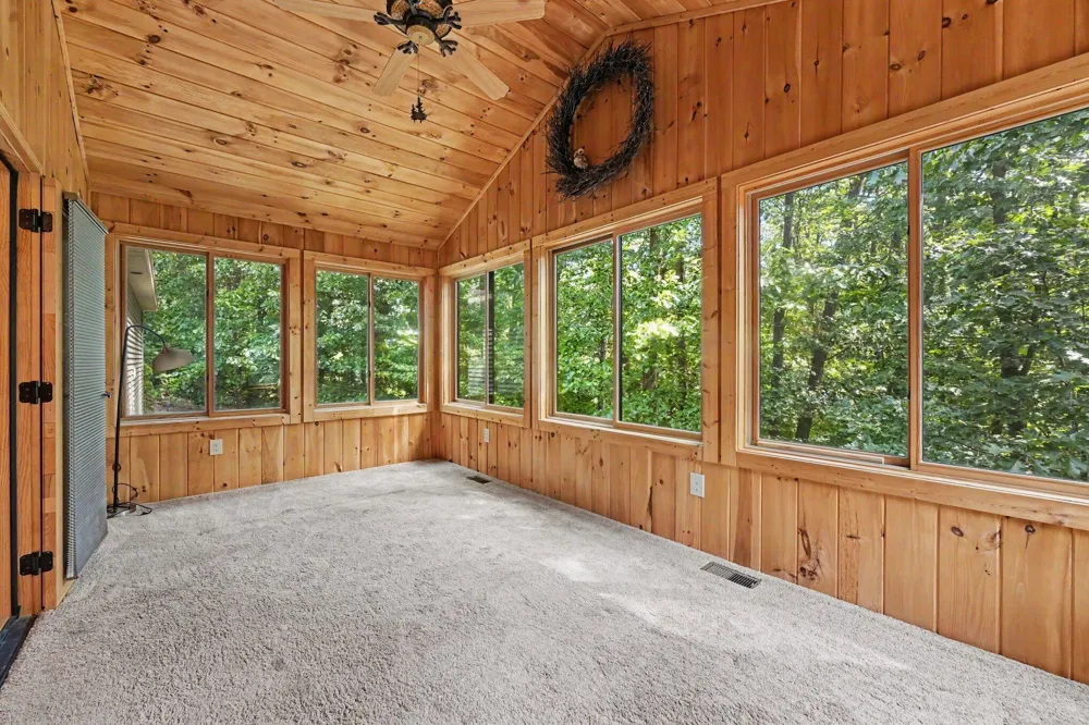 8319 Pine Island Drive NE Comstock Park, MI 49321