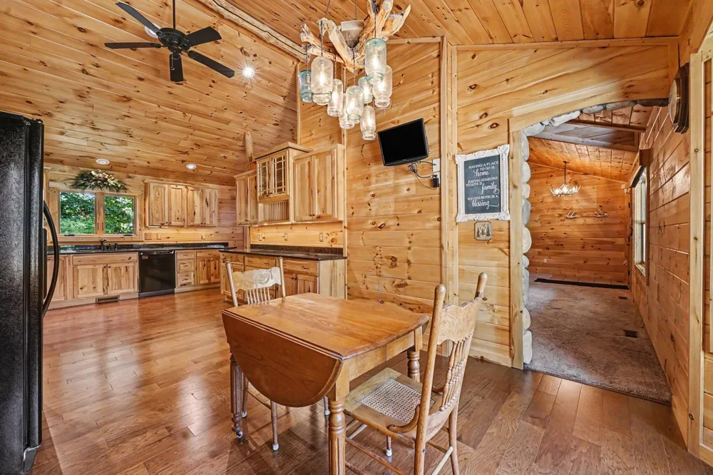 8319 Pine Island Drive NE Comstock Park, MI 49321