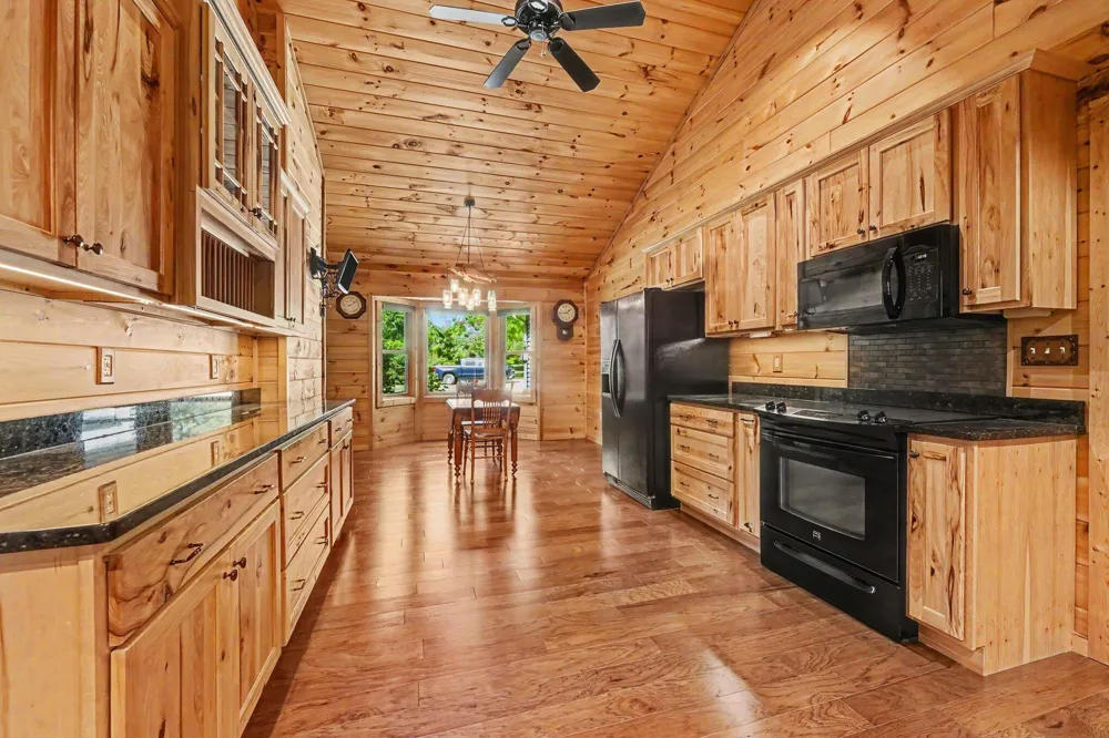 8319 Pine Island Drive NE Comstock Park, MI 49321