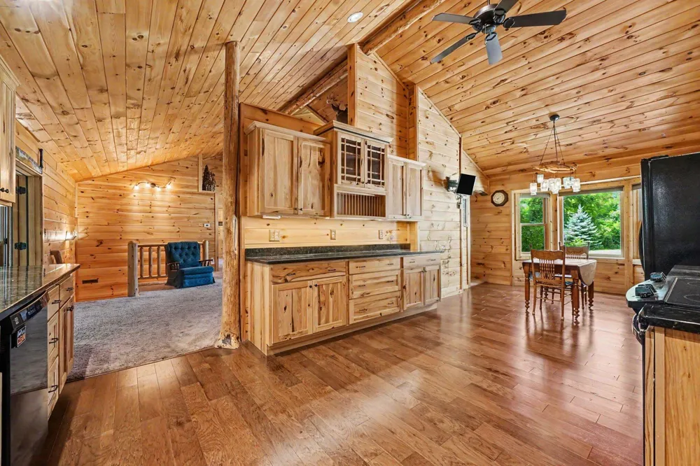 8319 Pine Island Drive NE Comstock Park, MI 49321