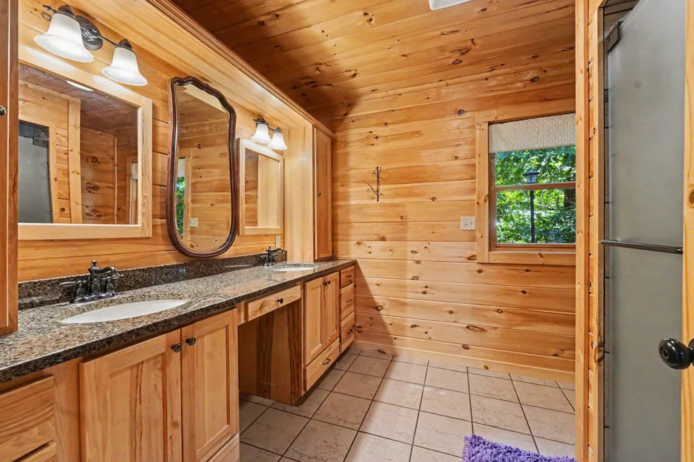 8319 Pine Island Drive NE Comstock Park, MI 49321