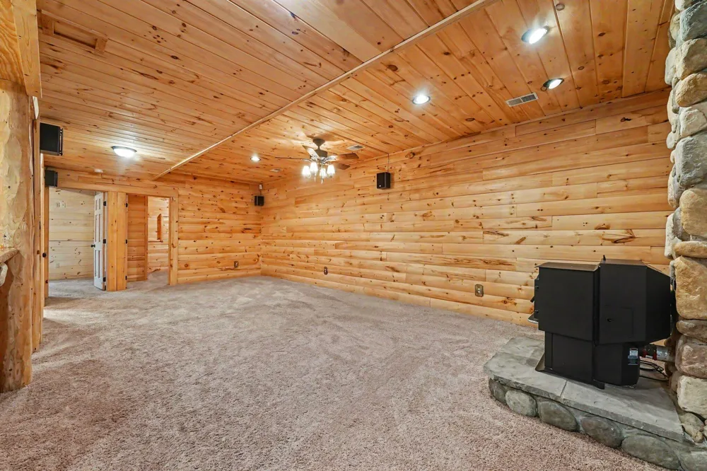 8319 Pine Island Drive NE Comstock Park, MI 49321