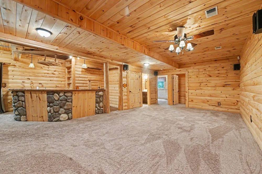 8319 Pine Island Drive NE Comstock Park, MI 49321
