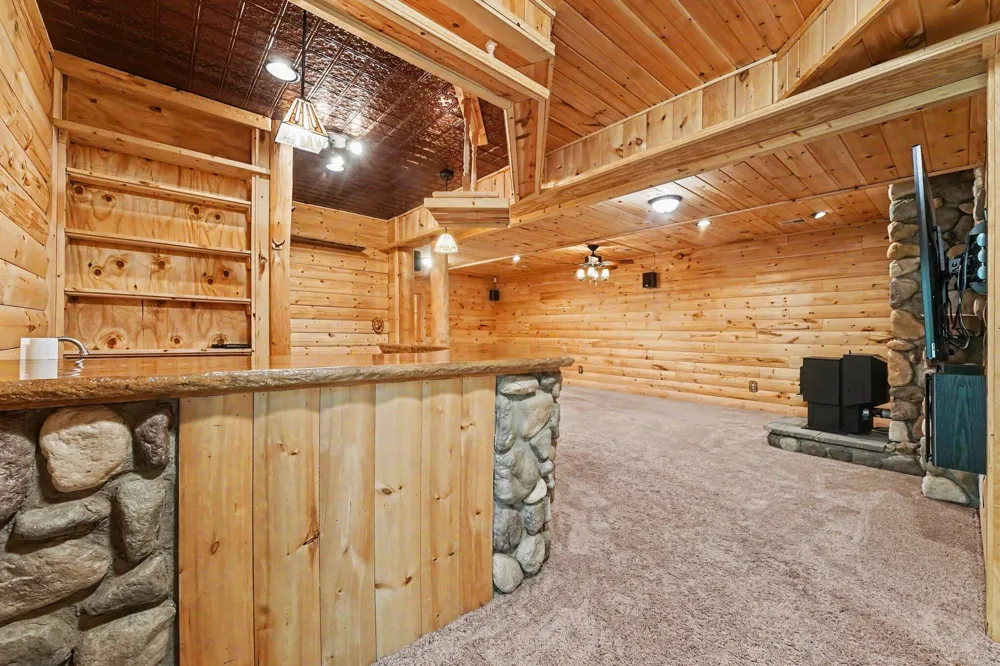8319 Pine Island Drive NE Comstock Park, MI 49321