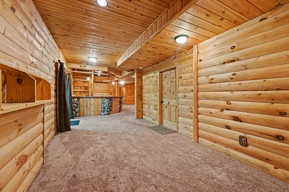8319 Pine Island Drive NE Comstock Park, MI 49321