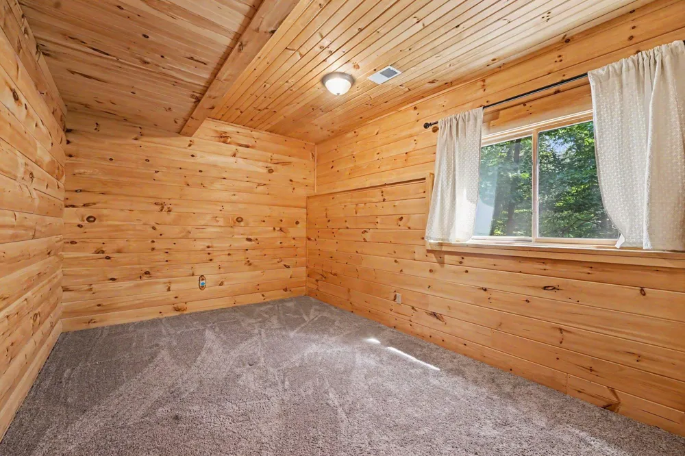 8319 Pine Island Drive NE Comstock Park, MI 49321