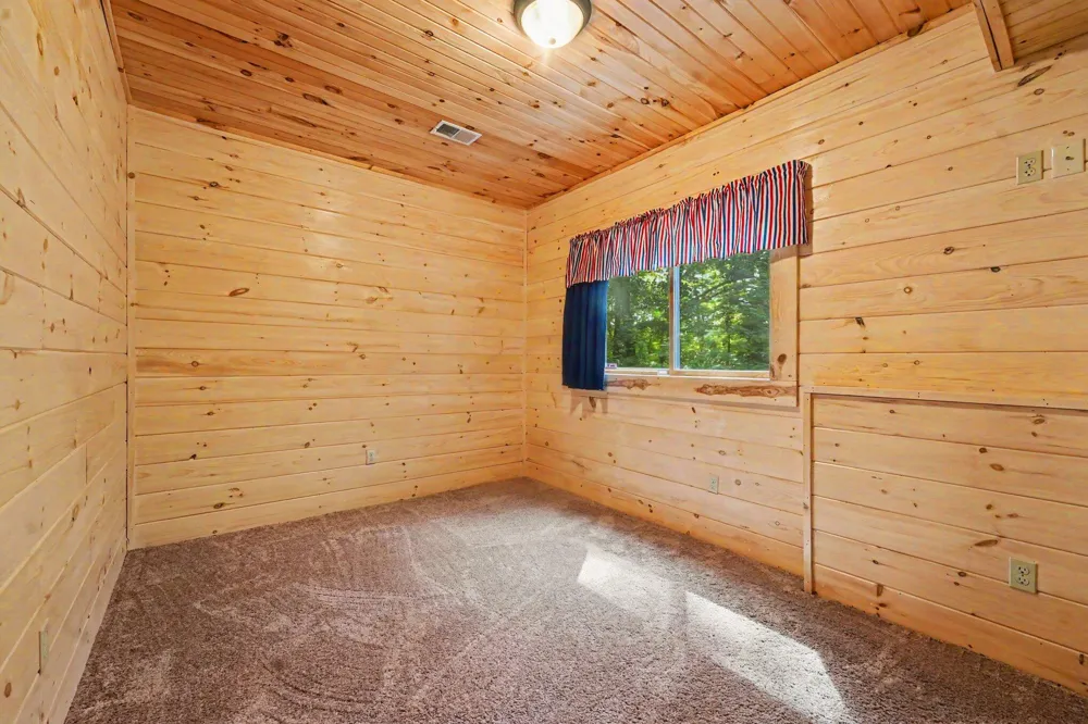 8319 Pine Island Drive NE Comstock Park, MI 49321