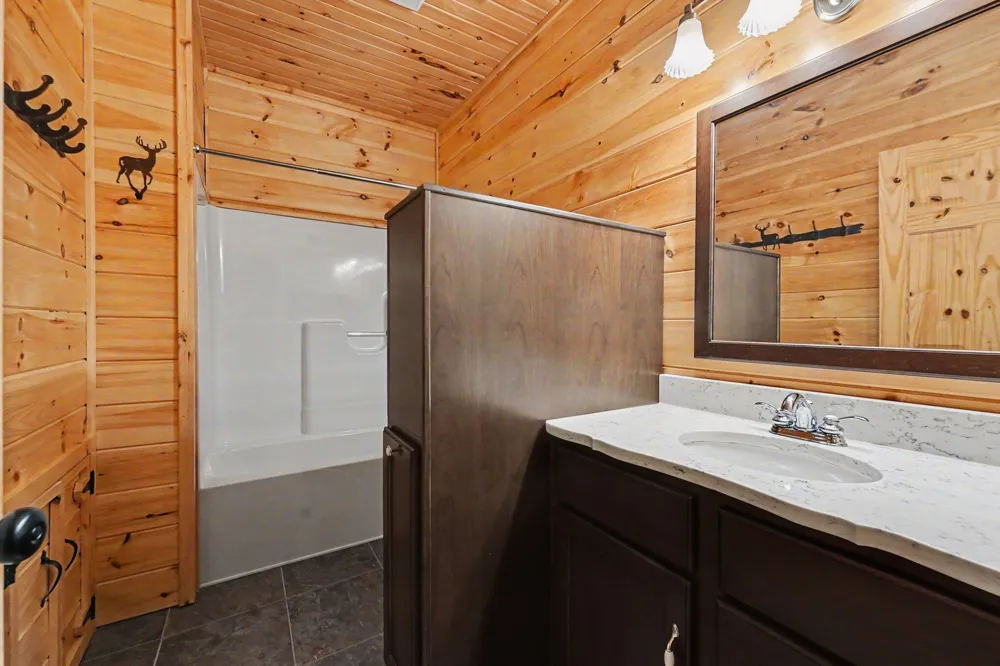 8319 Pine Island Drive NE Comstock Park, MI 49321