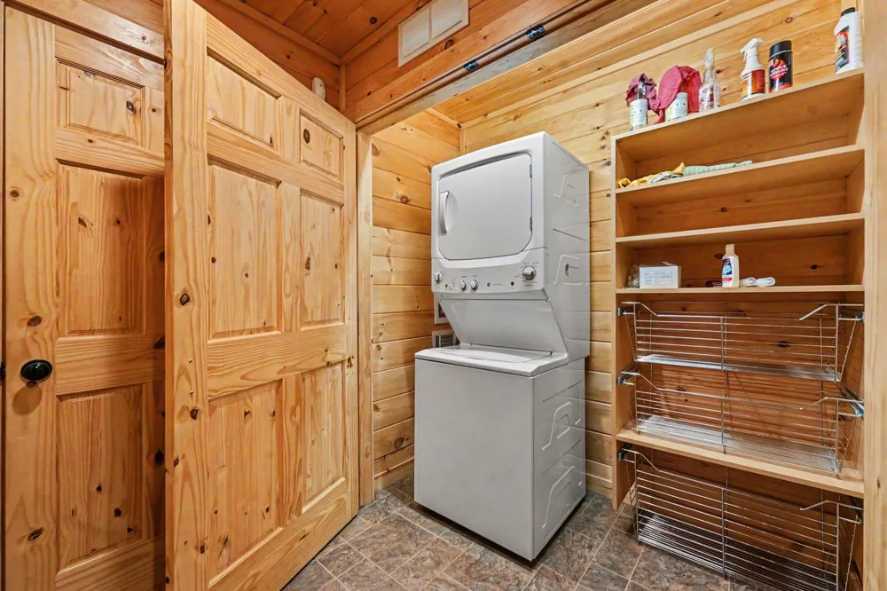 8319 Pine Island Drive NE Comstock Park, MI 49321