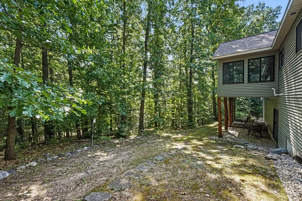 8319 Pine Island Drive NE Comstock Park, MI 49321