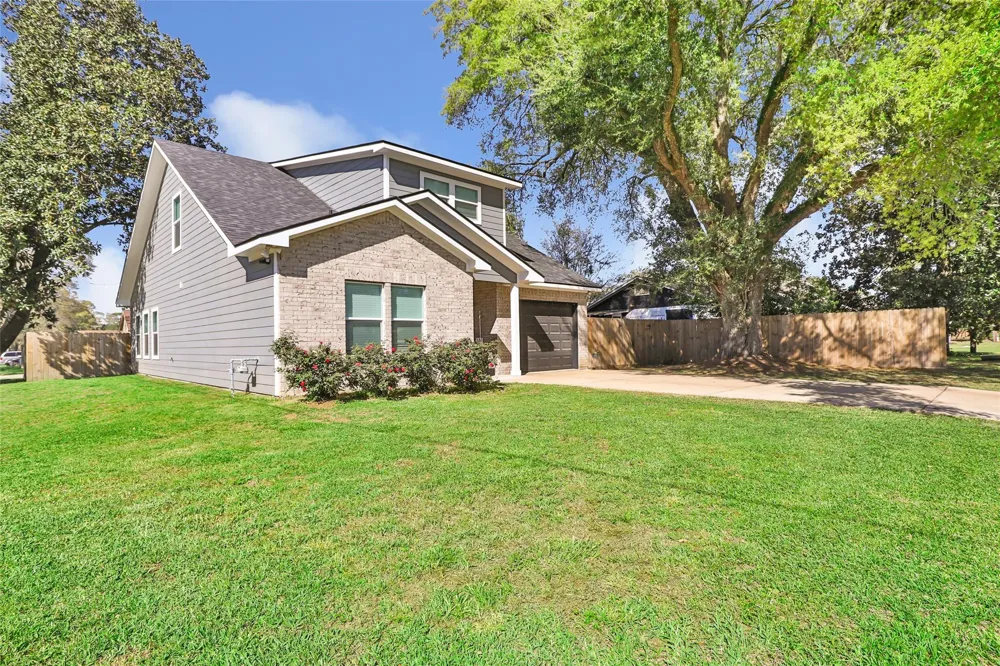 2201 Maple Avenue Liberty, TX 77575