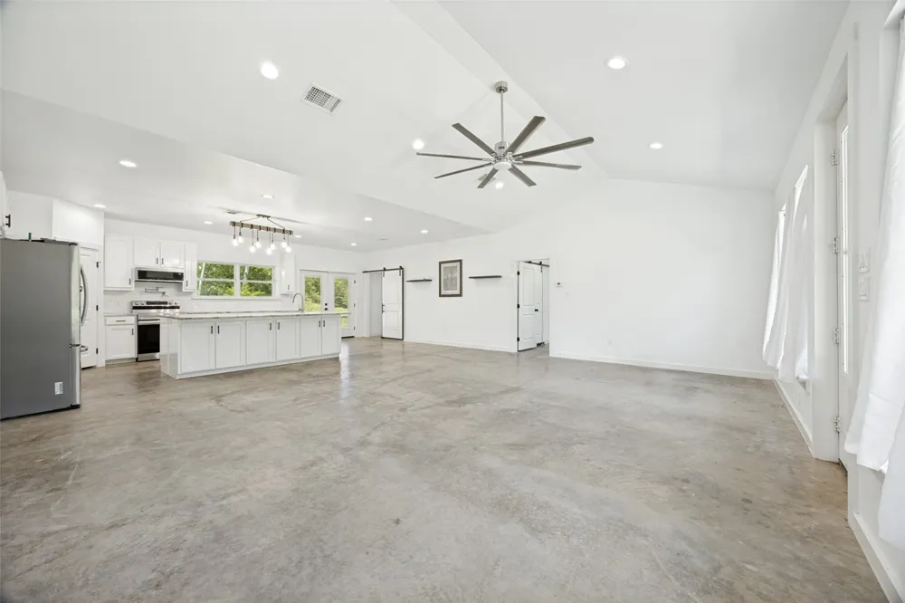 822 Private Road 7370 Point, TX 75472