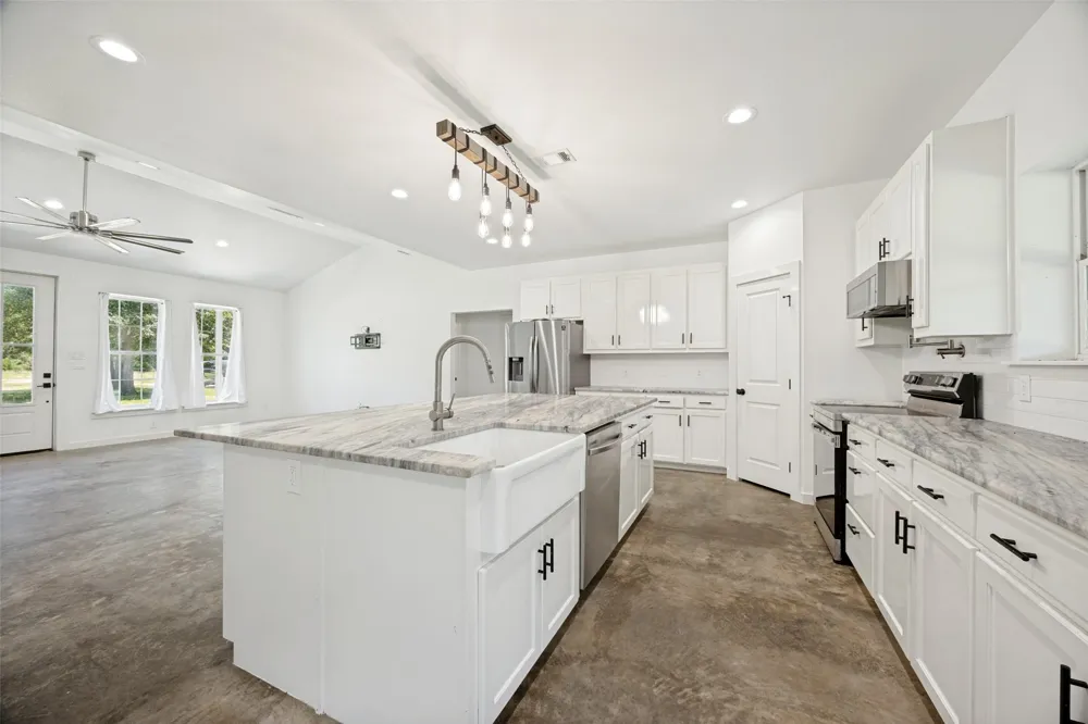 822 Private Road 7370 Point, TX 75472