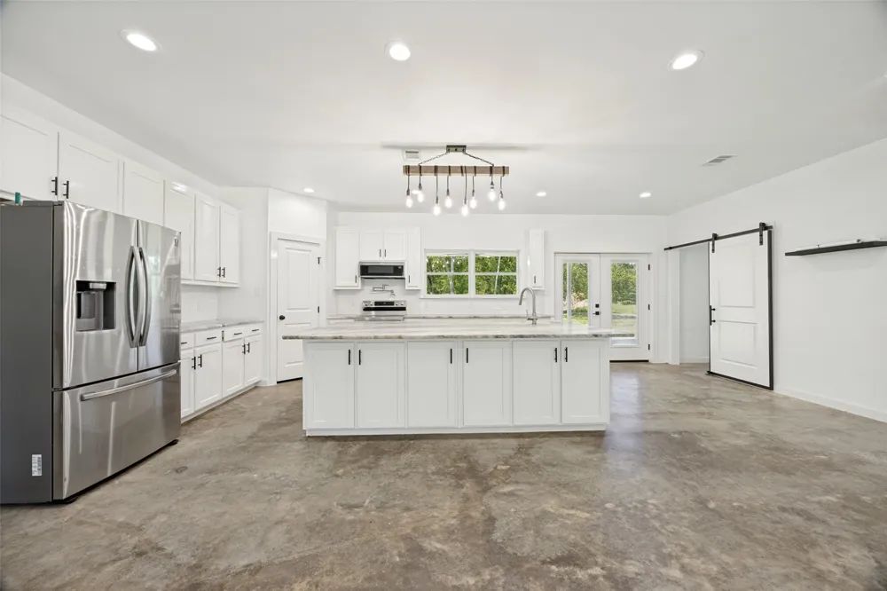 822 Private Road 7370 Point, TX 75472
