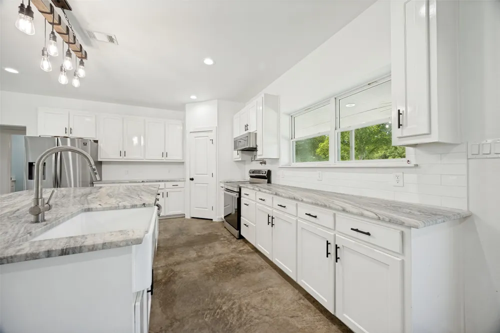822 Private Road 7370 Point, TX 75472