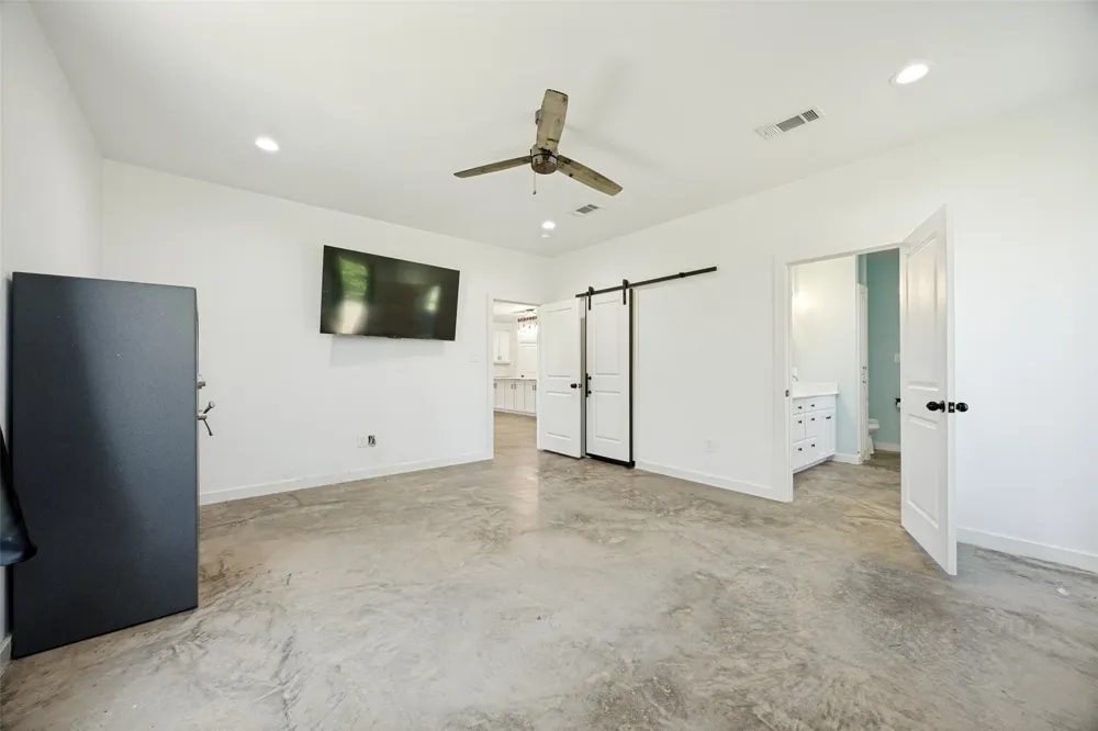 822 Private Road 7370 Point, TX 75472
