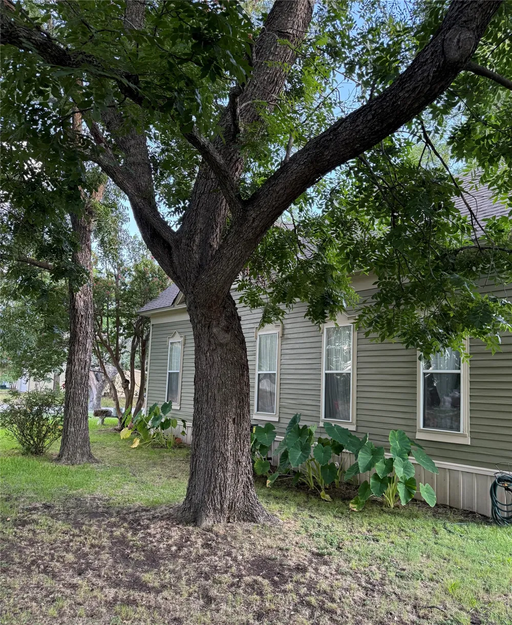 300 NW 3rd Street Hubbard, TX 76648
