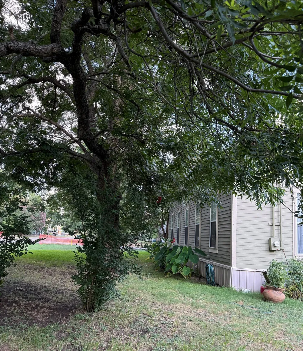 300 NW 3rd Street Hubbard, TX 76648
