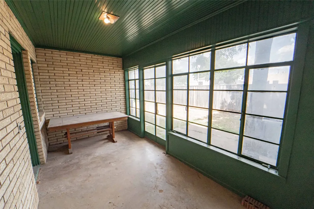 514 W Walker Street Breckenridge, TX 76424