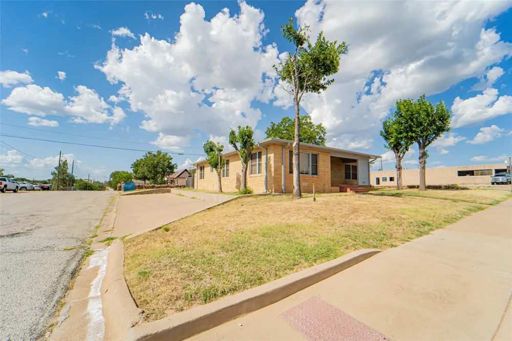 514 W Walker Street Breckenridge, TX 76424