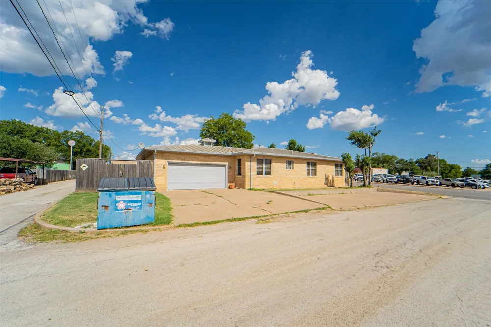 514 W Walker Street Breckenridge, TX 76424