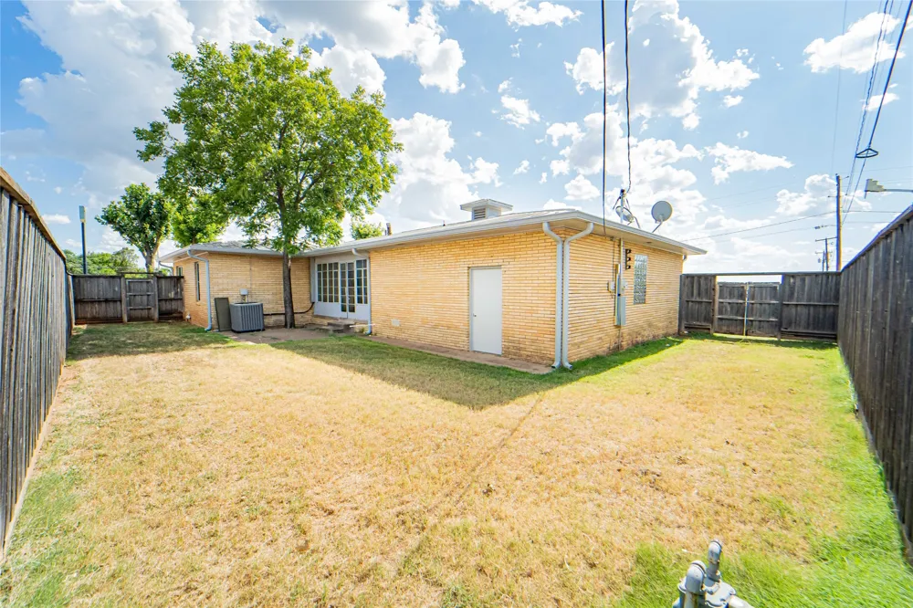 514 W Walker Street Breckenridge, TX 76424