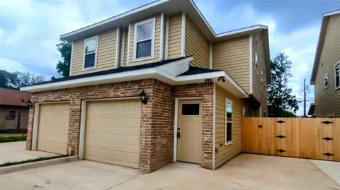 1705 Ash Crescent Street