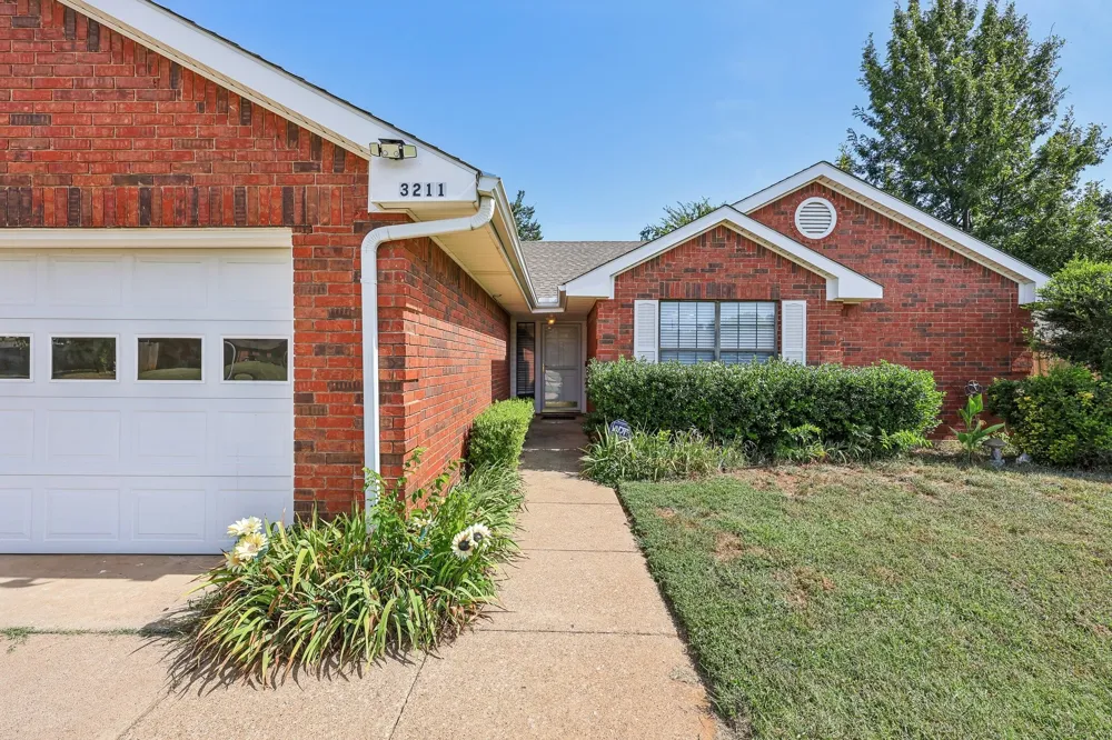 3211 Brookview Drive Corinth, TX 76210