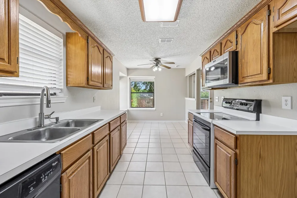 3211 Brookview Drive Corinth, TX 76210