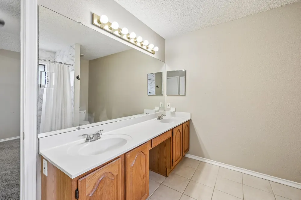 3211 Brookview Drive Corinth, TX 76210