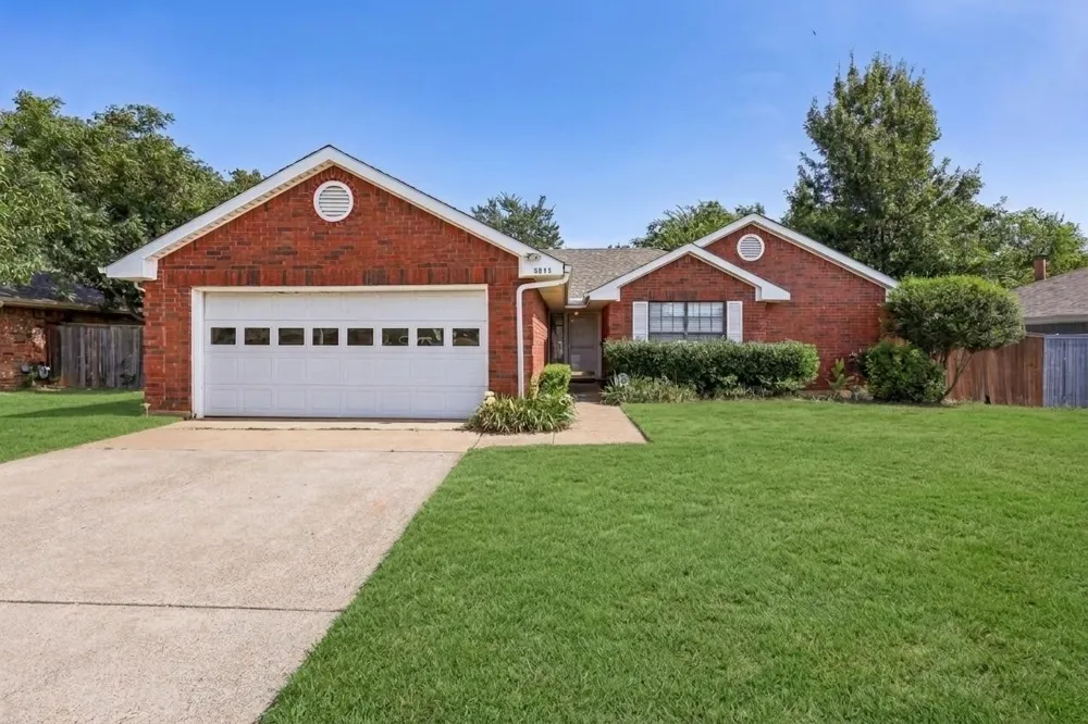 3211 Brookview Drive Corinth, TX 76210