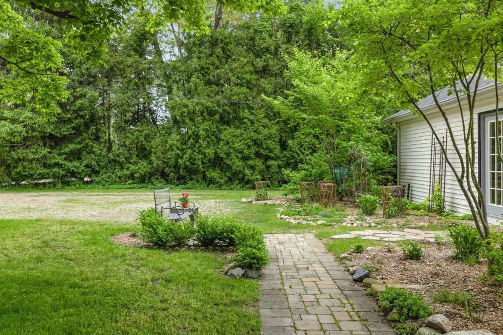 14913 Lakeside Road Lakeside, MI 49116