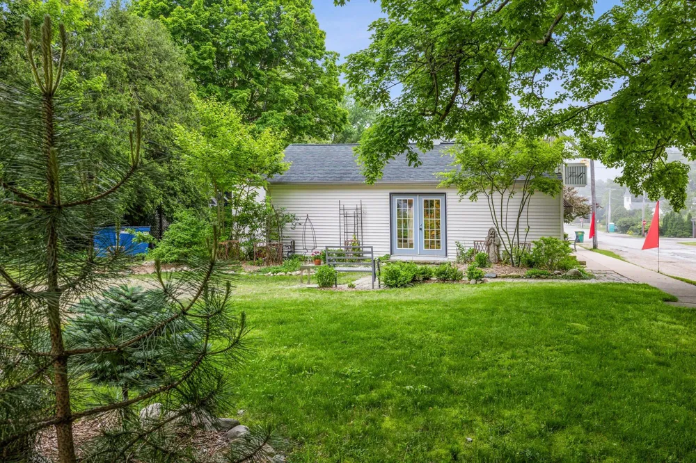 14913 Lakeside Road Lakeside, MI 49116