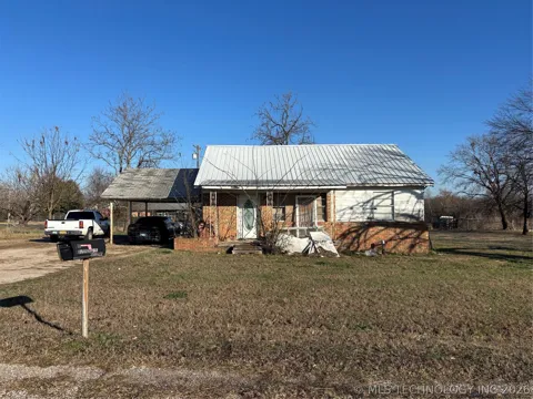 2909 E Corona