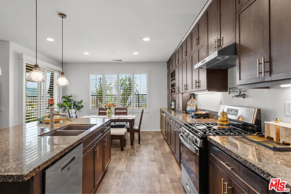 18104 Cyan Way Santa Clarita, CA 91350