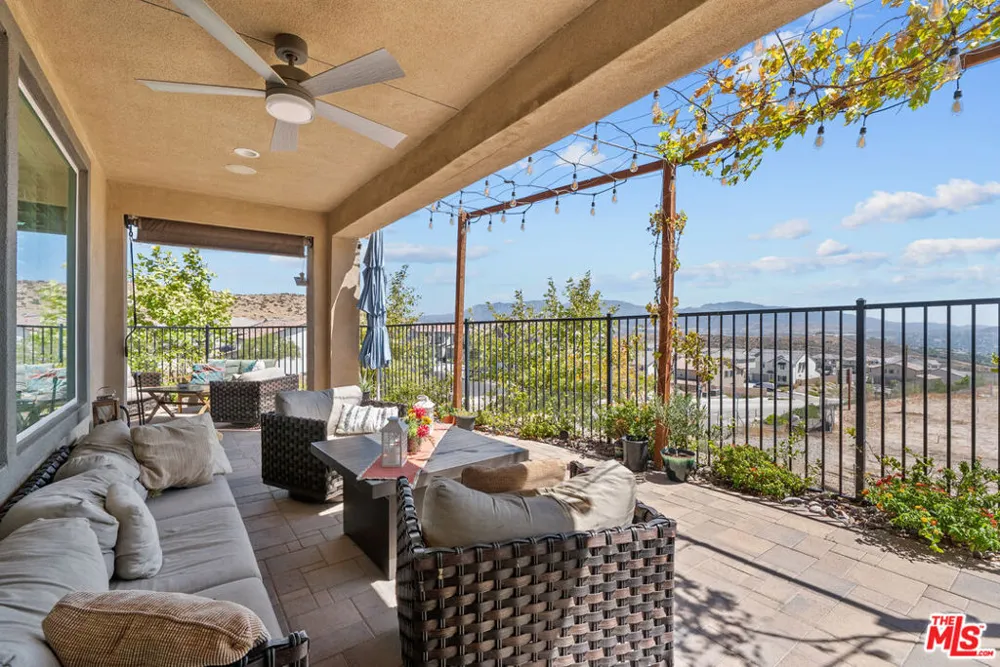 18104 Cyan Way Santa Clarita, CA 91350