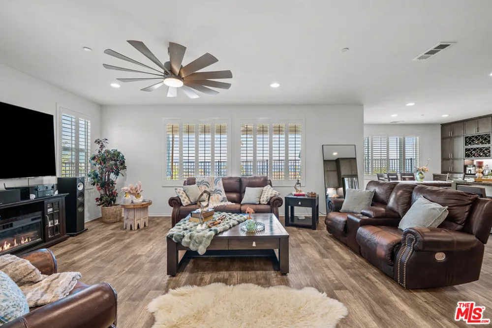 18104 Cyan Way Santa Clarita, CA 91350