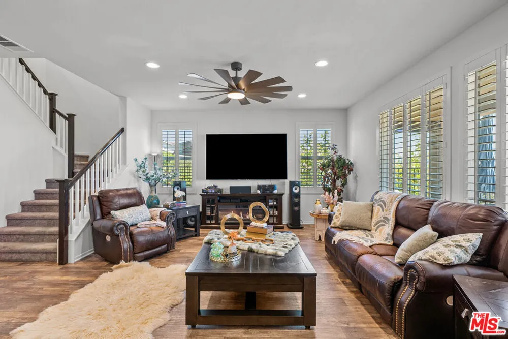 18104 Cyan Way Santa Clarita, CA 91350