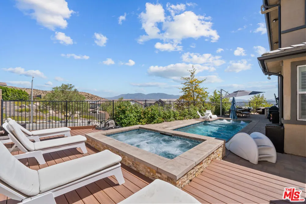 18104 Cyan Way Santa Clarita, CA 91350