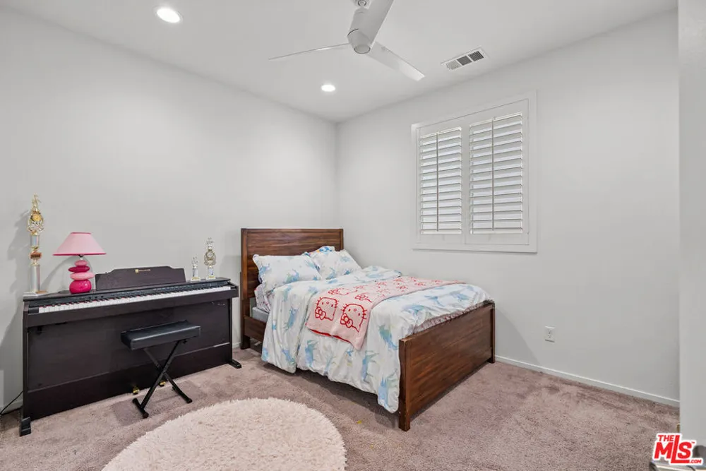 18104 Cyan Way Santa Clarita, CA 91350