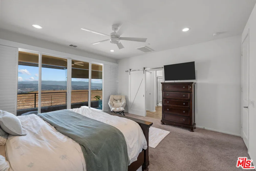 18104 Cyan Way Santa Clarita, CA 91350
