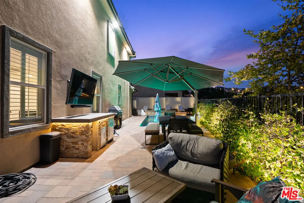 18104 Cyan Way Santa Clarita, CA 91350