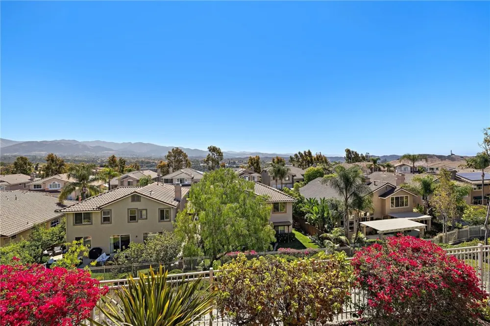 8 Las Pisadas Rancho Santa Margarita, CA 92688