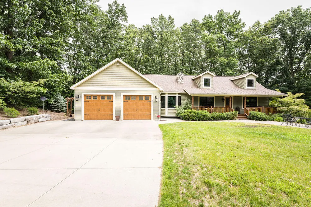 8319 Pine Island Drive NE Plainfield Charter Township, MI 49321