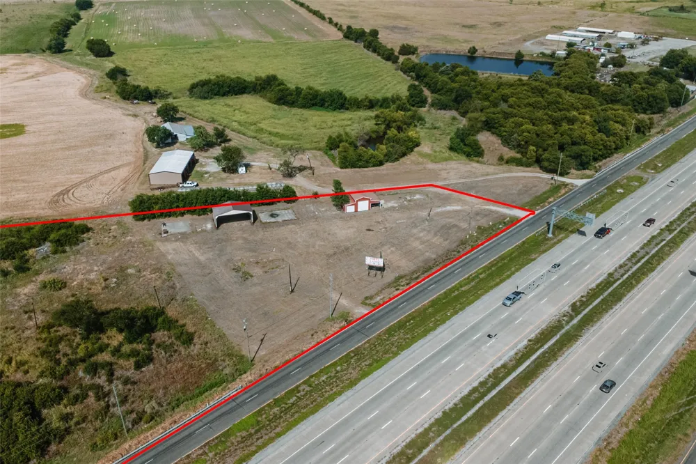 7110 S Interstate 45 Service Road Alma, TX 75119